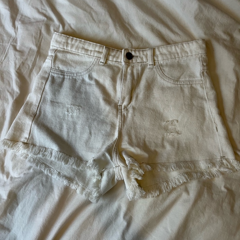 white shorts (size: 3) they are stretchy